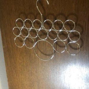 Hanging scarf organizer